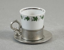 Porzellan Kaffee - Mokkatasse im Alwe Zinn Tassenhalter mit Unterteller Vintage