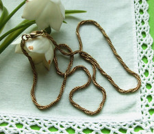 Dekorative Halskette gedreht