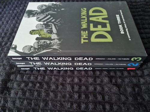 The walking dead book - book, one