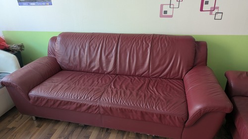 Dunkelrotes sofa teilig - dunkelrotes,