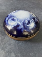 Schmuck-Dose aus Porzellan aus