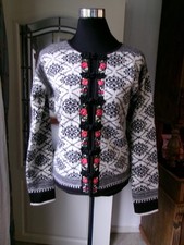 Sportalm Kitzbühel wunderschöne Strickjacke 38 mit Angora, tolle Muster, Blüten