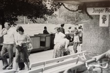 DDR Leipzig 1976 Junge Pioniere Jungpioniere Familie Bummelzug Eisenbahn Foto 