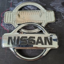 Original Nissan Gitter Abzeichen Vorne/Hinten Emblem 62890 BU300