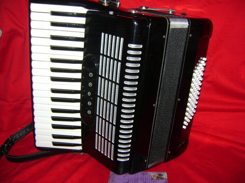 Bass akkordeon - 72,