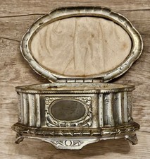 Antike Schmuckschatulle. Alter und Material unbekannt.