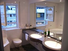 Schicker Doppelwaschtisch Coriolan-Technik,edelgrau, Fa.Moser, indiv. zuschneidb