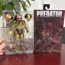 NECA Elder Predator mit LED