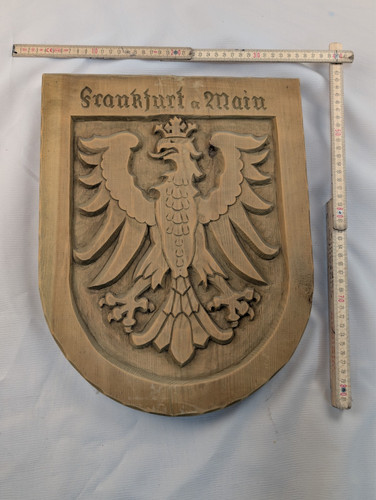Handgeschnitzte holzwappen - handgeschnitzte,