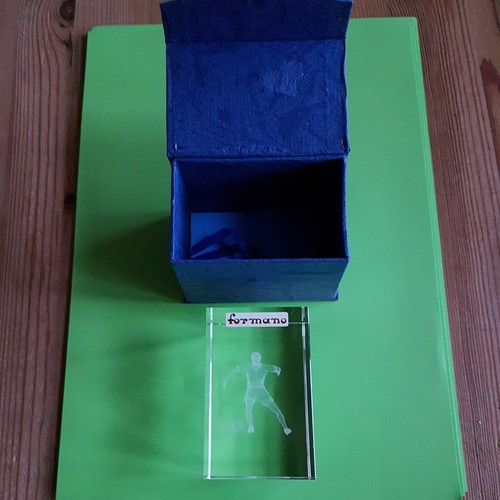 Massiver glasquader mit motiv - massiver,