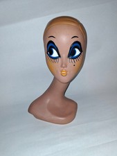 Twiggy Kopf Büste blaue Augen