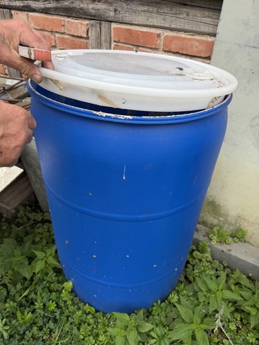 Kunststofffass blau mit deckel - mit,
