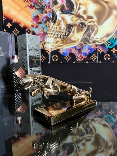 Skulptur anlehnung die - an,