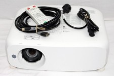 *Panasonic PT-VZ585N*Beamer