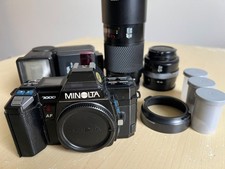 Minolta 7000 AF 35mm Spiegelreflexkamera und zwei Objektive und Blitz
