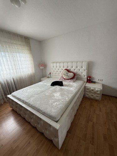 Bett mit zwei nachttischen - bett,