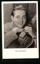 Ansichtskarte Musiker Fred Frohberg mit Gitarre 