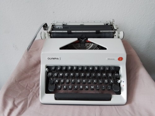 Olympia monica schreibmaschine - monica,