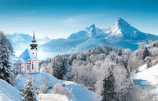 Wandbild: Wunderschöne Winterwunderland-Berglandschaft in den Alpen mit [...]