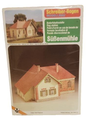 Kartonmodell - +,