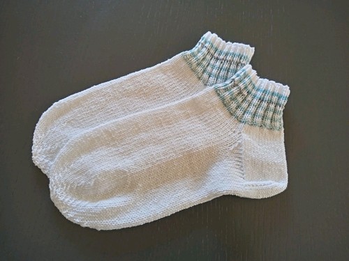 Handgestrickte sneakersocken - handgestrickte,