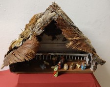 Weihnachtskrippe Krippe Krippenfiguren Handarbeit. Große Holzkrippe mit Figuren.