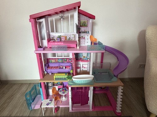 Großes barbiehaus mit viel - mit,