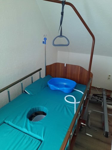 Krankenbett elektrisch