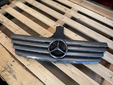 Kühlergrill Mercedes C-Klasse W203 TeileNr.: A2038800383
