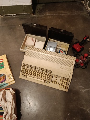 Amiga commodore 500 - amiga, +