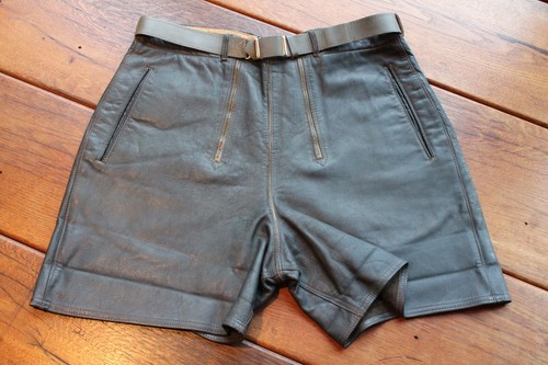 Schöne kurze blaugraue