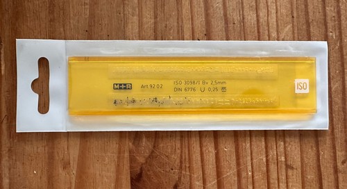 Zeichen schablone abc - m+r,