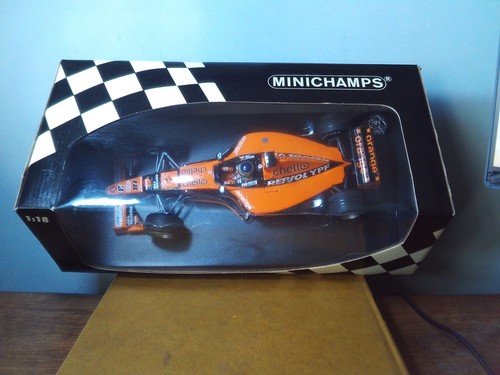 Minichamps 180 000018 - 1/18,