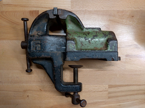 Alter gebrauchter schraubstock - alter,
