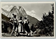 39413871 - Werdenfelser Schuhplattler Trachten Bayern