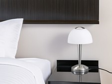 Kleine LED Tischlampe mit Glas