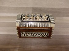 Schachtel aus Holz und