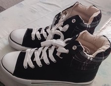 Schöne Sneaker Turnschuhe