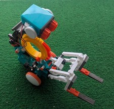 Kleiner programmierbarer Roboter ohne PC und Code programmieren funktionsfähig