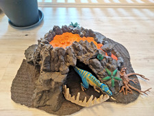 Schleich 42305 Dinosaurs, Vulkan mit T-Rex  (Blaue Variante) Karton+ Anleitung