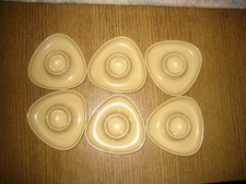 6 alte DDR-Eierbecher aus Plastik beige