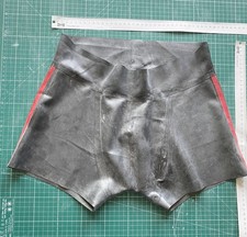 Latex Shorts Herren Farbe schwarz mit roten Streifen Größe M neu
