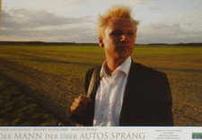 DER MANN DER ÜBER AUTOS