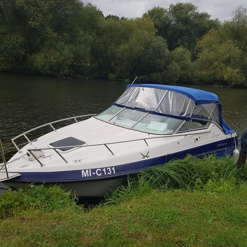 Sportboot mit trailer - mit,