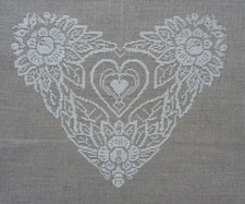 Stickbild-Kreuzstich-Dessins DHC-Blütenherz -point de croix- Leinen- Fremme-Garn