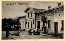 Ak Wolfenbüttel in Niedersachsen, Gasthof, Mann mit Schubkarre - 11073309