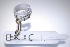 Leder-Handfesseln weiß 1 Paar