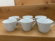 6 weiße Kaffeetassen und 6