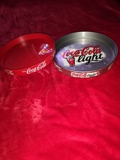 2 Coca Cola Tabletts 28 u.31 cm Durchmesser 3,5 u.4 cm Höhe (sehr gut) M+F