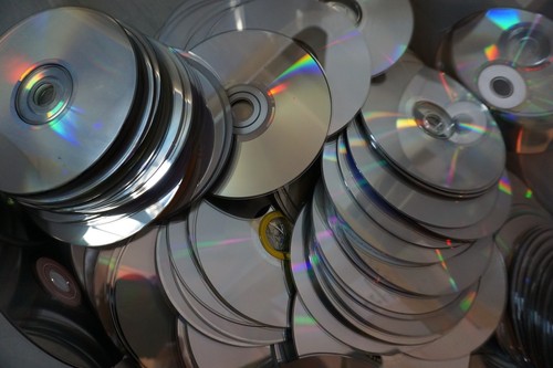 500 stück cds - und, dvds